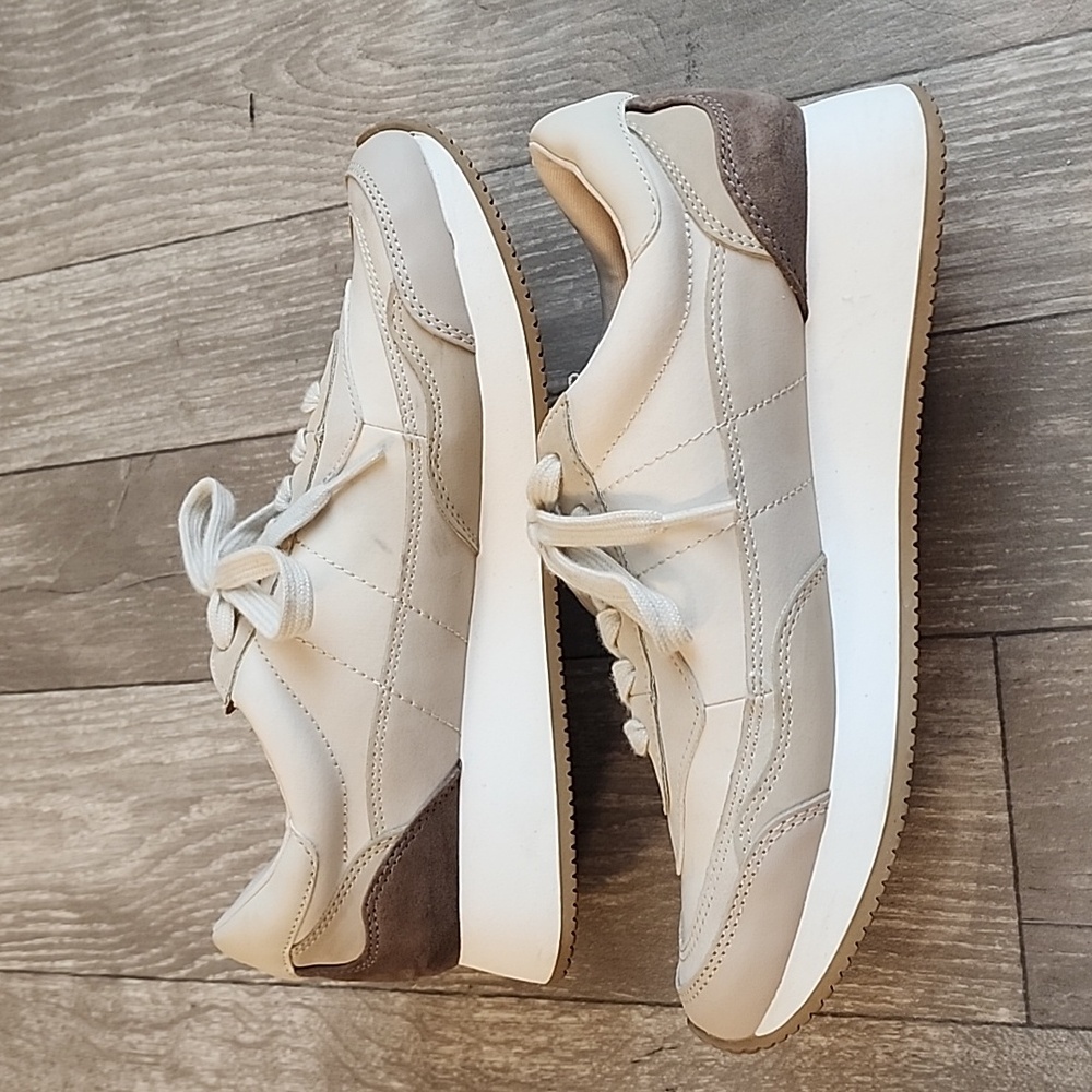 Neutral sneakers - Picture 6 of 6